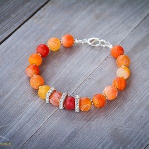 Women's beaded bracelet with rhinestone spacers