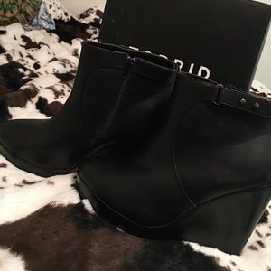 NWOT Torrid wedge booties!