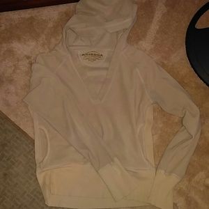 Hooded flease v neck with pockets