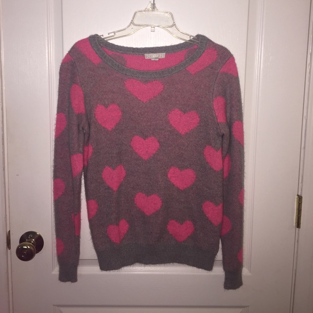 Grey sweater w/pink hearts