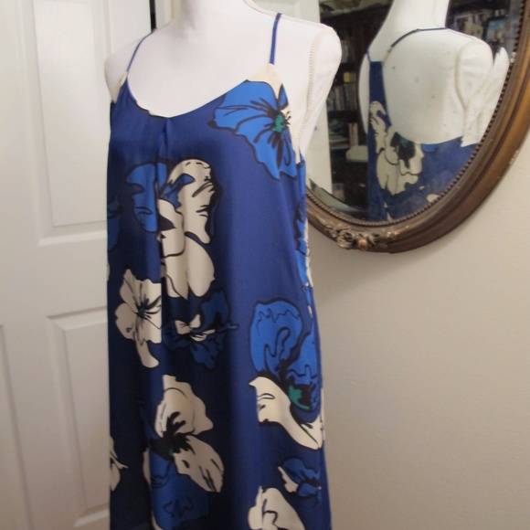 Intrigue Couture blue and white floral Dress - Picture 5 of 5