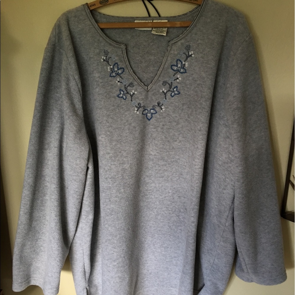 Plush long sleeve grey shirt v neck w/embroidery