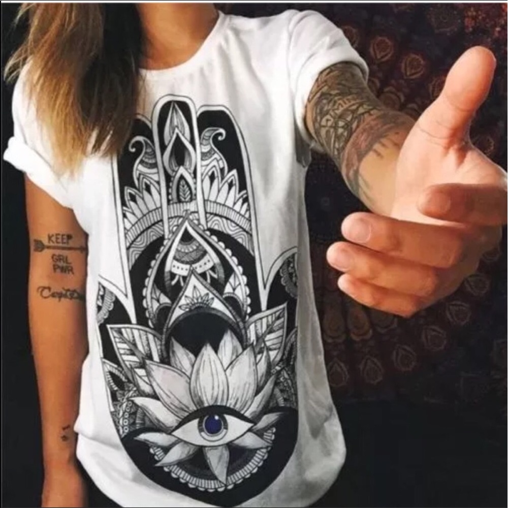 HP🥳 Sz S-M Hamsa Short Sleeved T-shirt - Picture 2 of 4