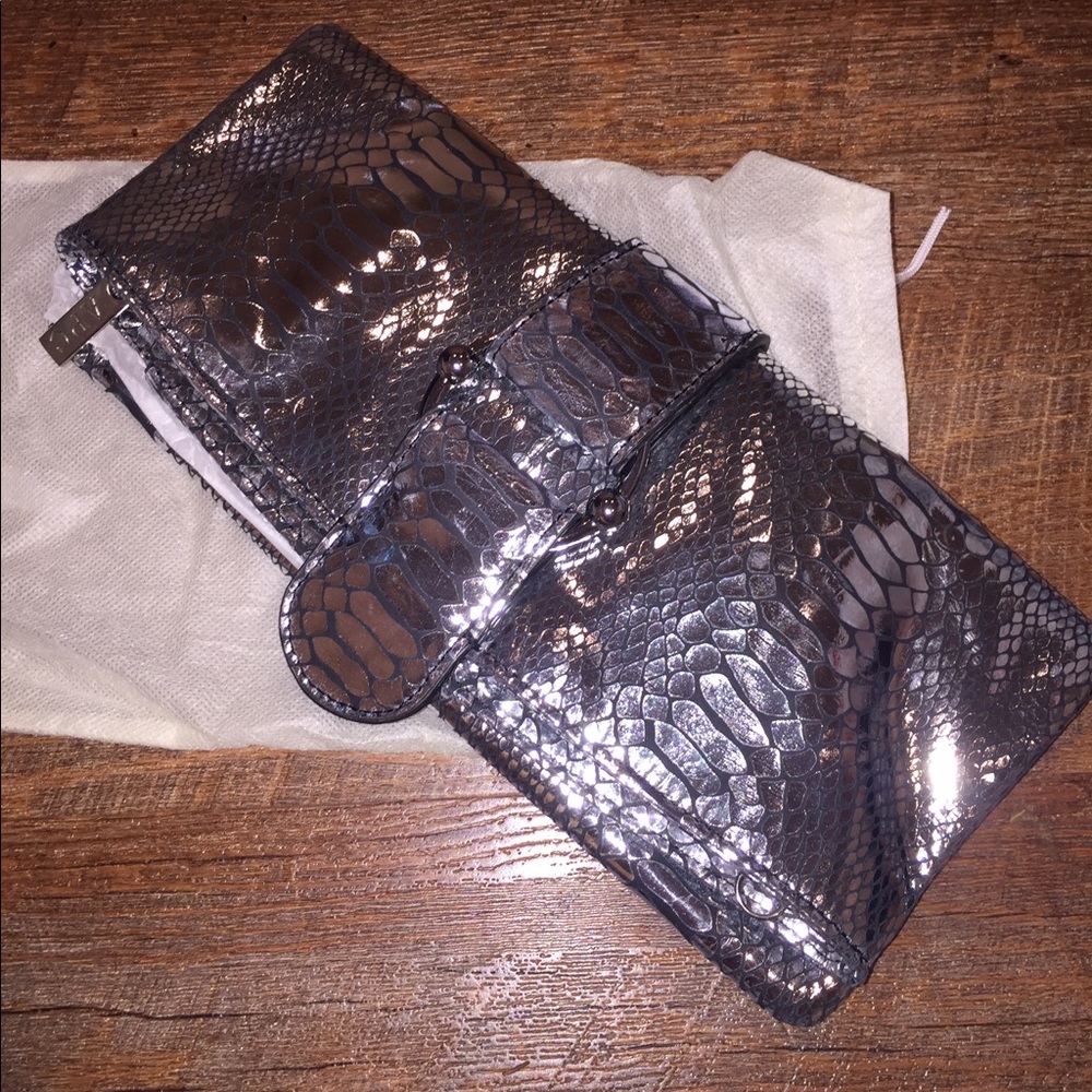 Metallic clutch