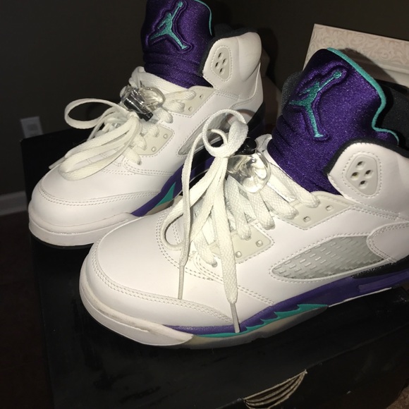 Air Jordan 5 Retro (Grapes) - Picture 2 of 5