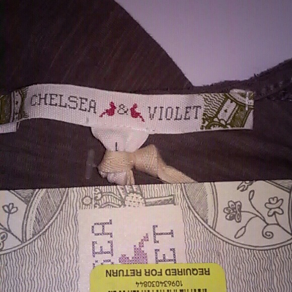 NWT Studded Top by Chelsea & Violet - Picture 4 of 6