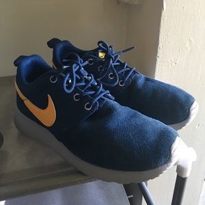 Nike Free Runs size 3.5Y