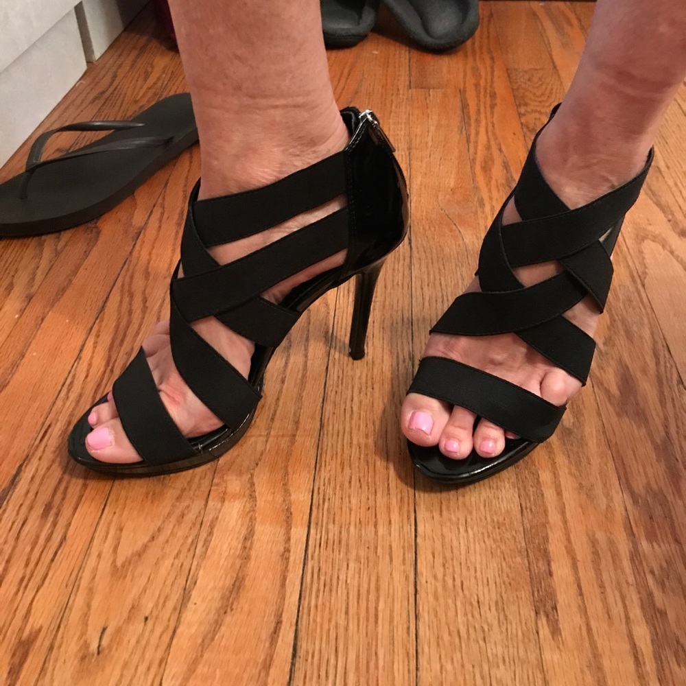 BCBG beautiful black heels