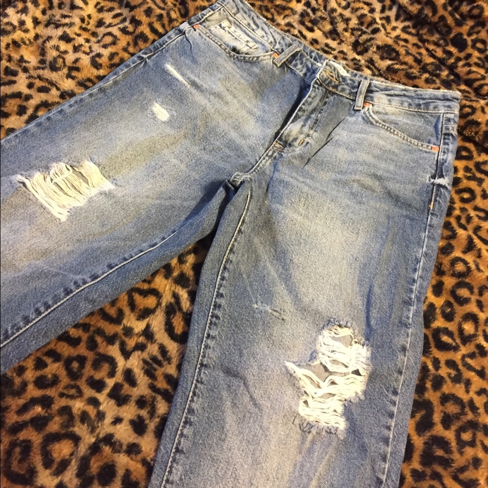 Forever21 boyfriend jeans. Light wash denim