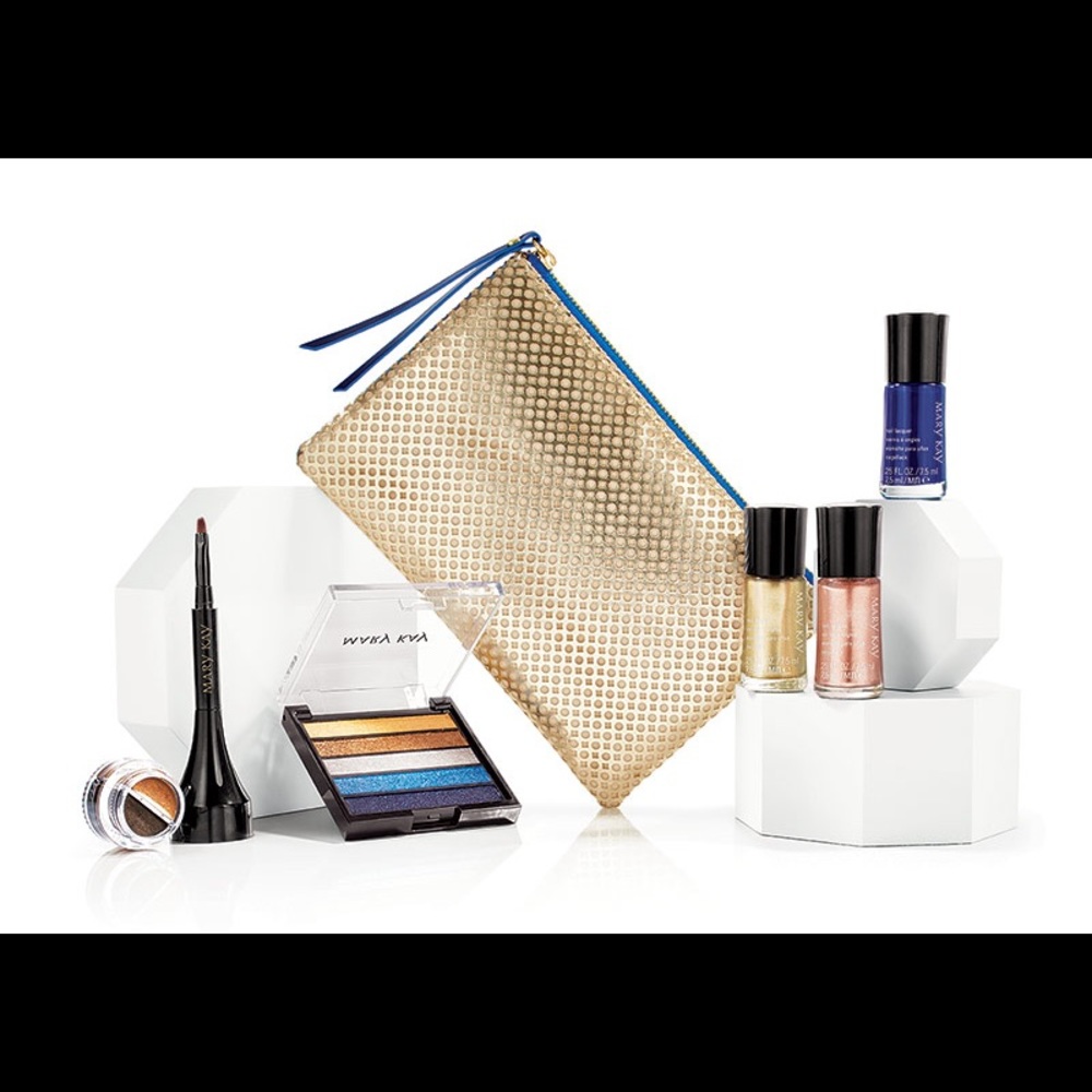 NWOT Mary Kay Runway Bold Gold Collection Bag