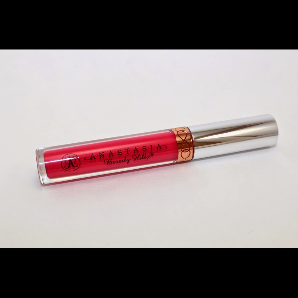 Carina Anastasia Beverly Hills liquid lipstick