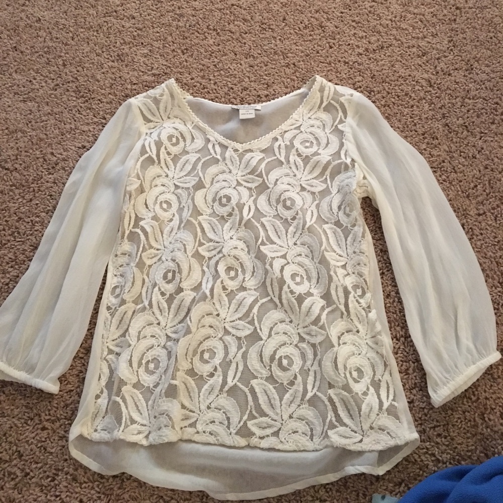 Lace 3/4 length top