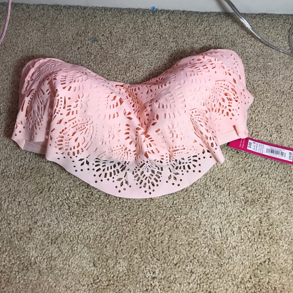Peach bandeau bikini top. NWT and straps