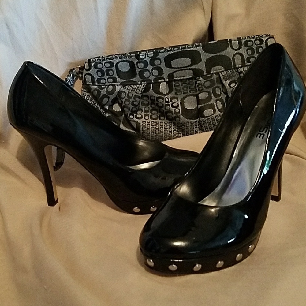 SOLD~PULSE BLACK PUMPS