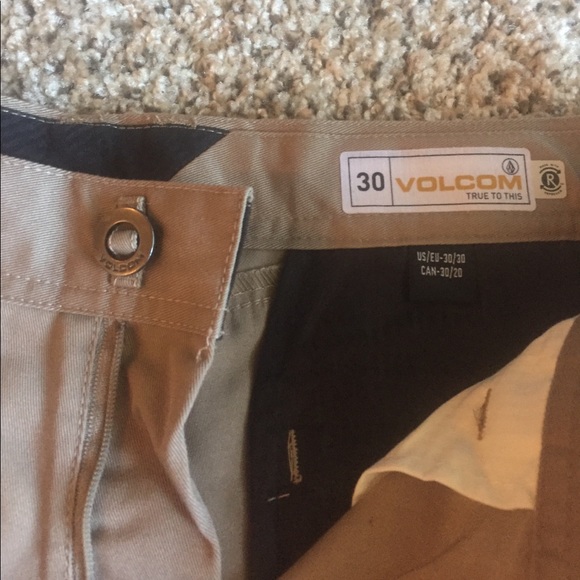 Volcom Shorts - Picture 2 of 4