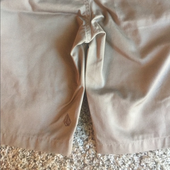 Volcom Shorts - Picture 4 of 4