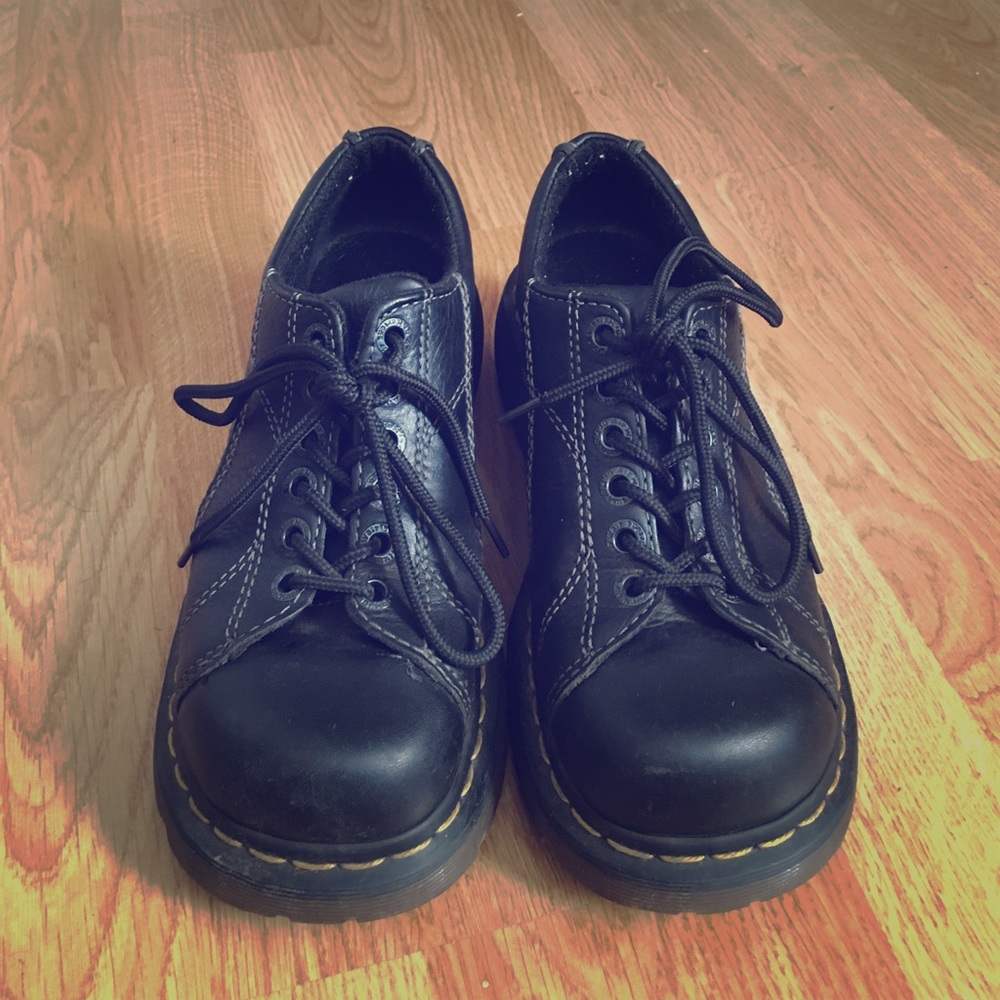 Women's Low Top Dr Martens