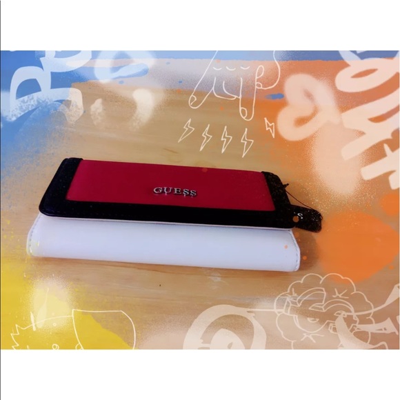 Authentic Guess Tulsa Wallet Color Red - Picture 2 of 8