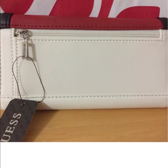 Authentic Guess Tulsa Wallet Color Red - Picture 4 of 8