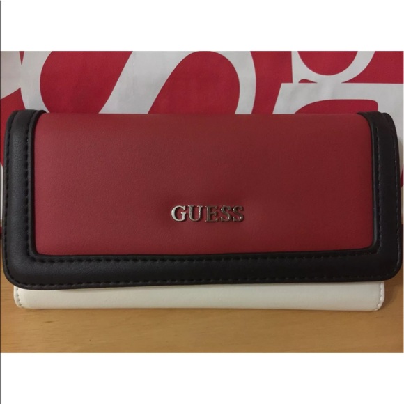 Authentic Guess Tulsa Wallet Color Red - Picture 3 of 8