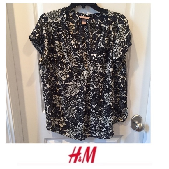 H&M Tops - H&M Black & White Cap Sleeve Tunic Top