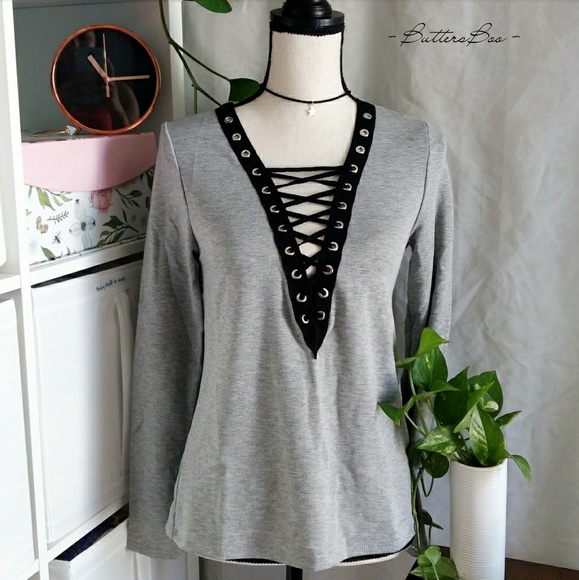 NWT CHARLOTTE RUSSE LACE UP V-NECK SWEATSHIRT - Picture 2 of 3