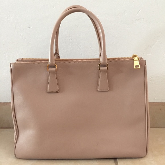 Prada Saffiano Lux Medium Tote Bag - Picture 2 of 8