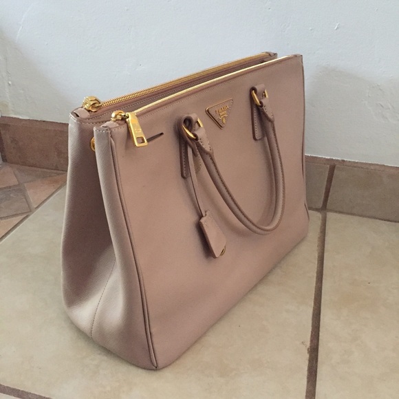 Prada Saffiano Lux Medium Tote Bag - Picture 3 of 8