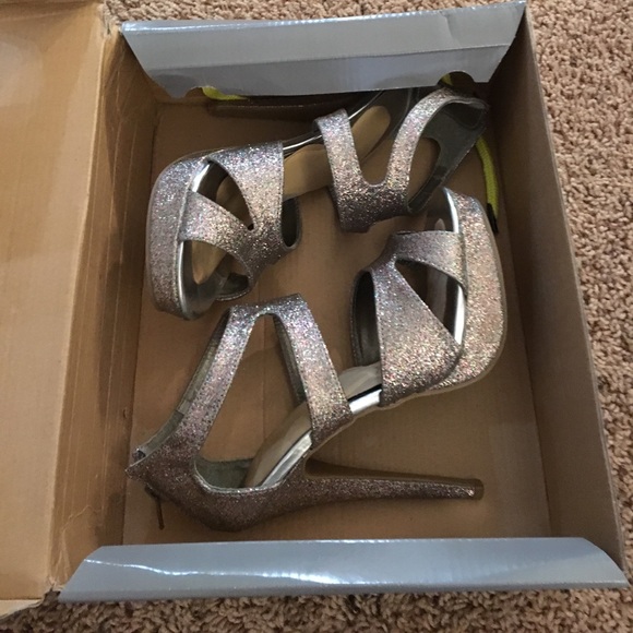 Sparkly high heals - Picture 3 of 4