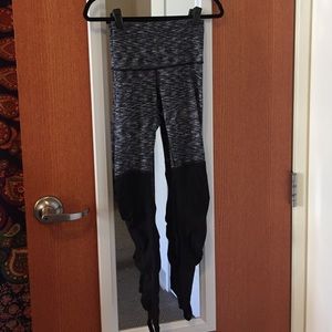 Lululemon Wunder Under stirrup leggings