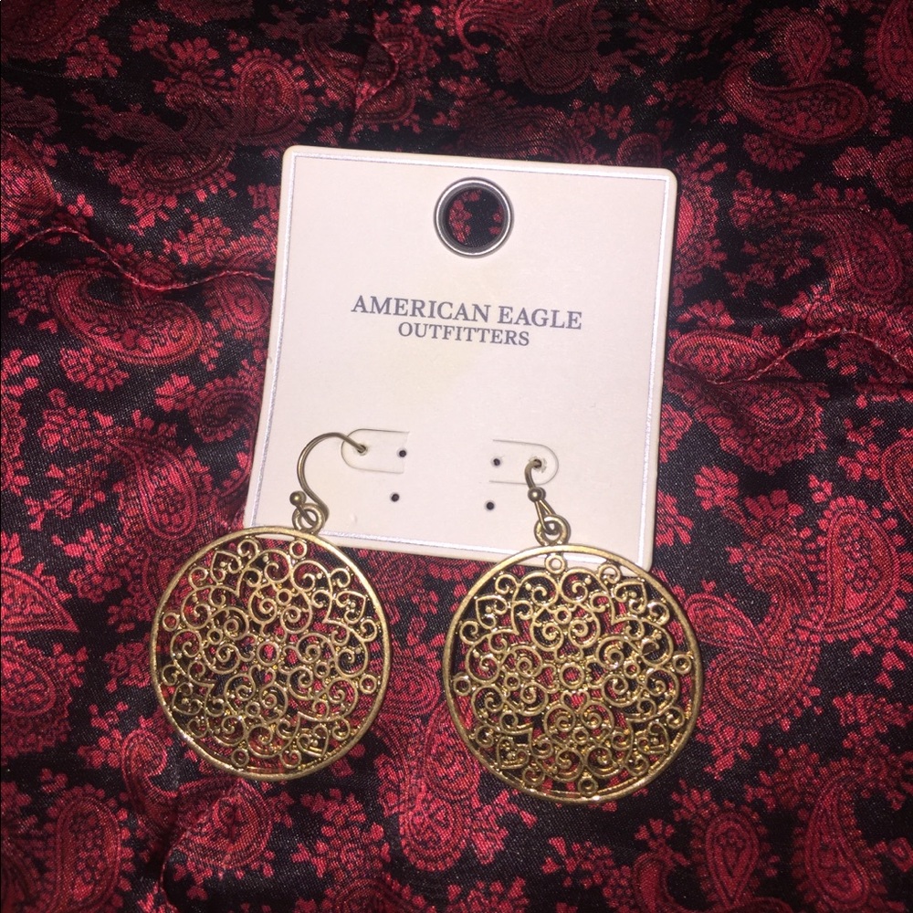 BRAND NEW AMERICAN EAGLE GOLD HOOP EARRINNGS!