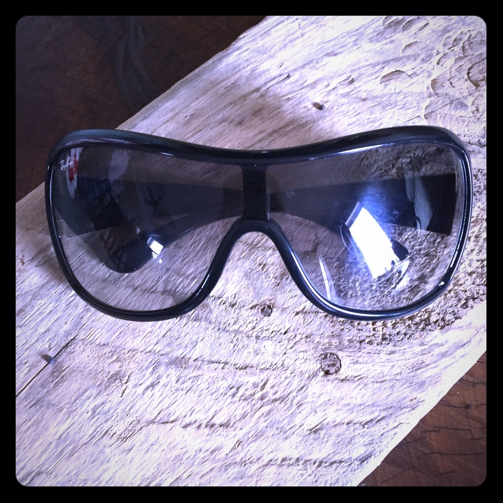 Black Ray ban sunglasses