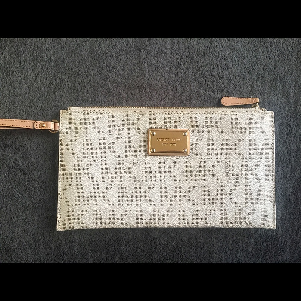 Michael Kors Jet Set Signature Zip Clutch Wristlet