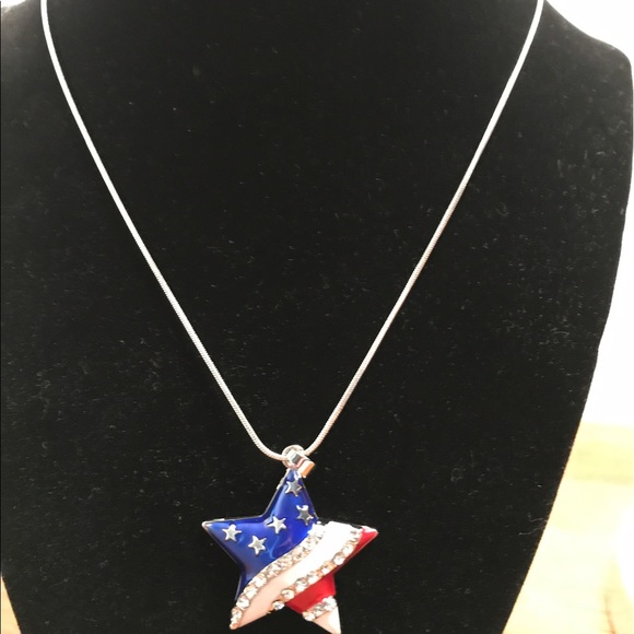 🇺🇸Patriotic American Flag Star Necklace🇺🇸 - Picture 2 of 3