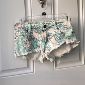Bullhead Denim tropical print short short