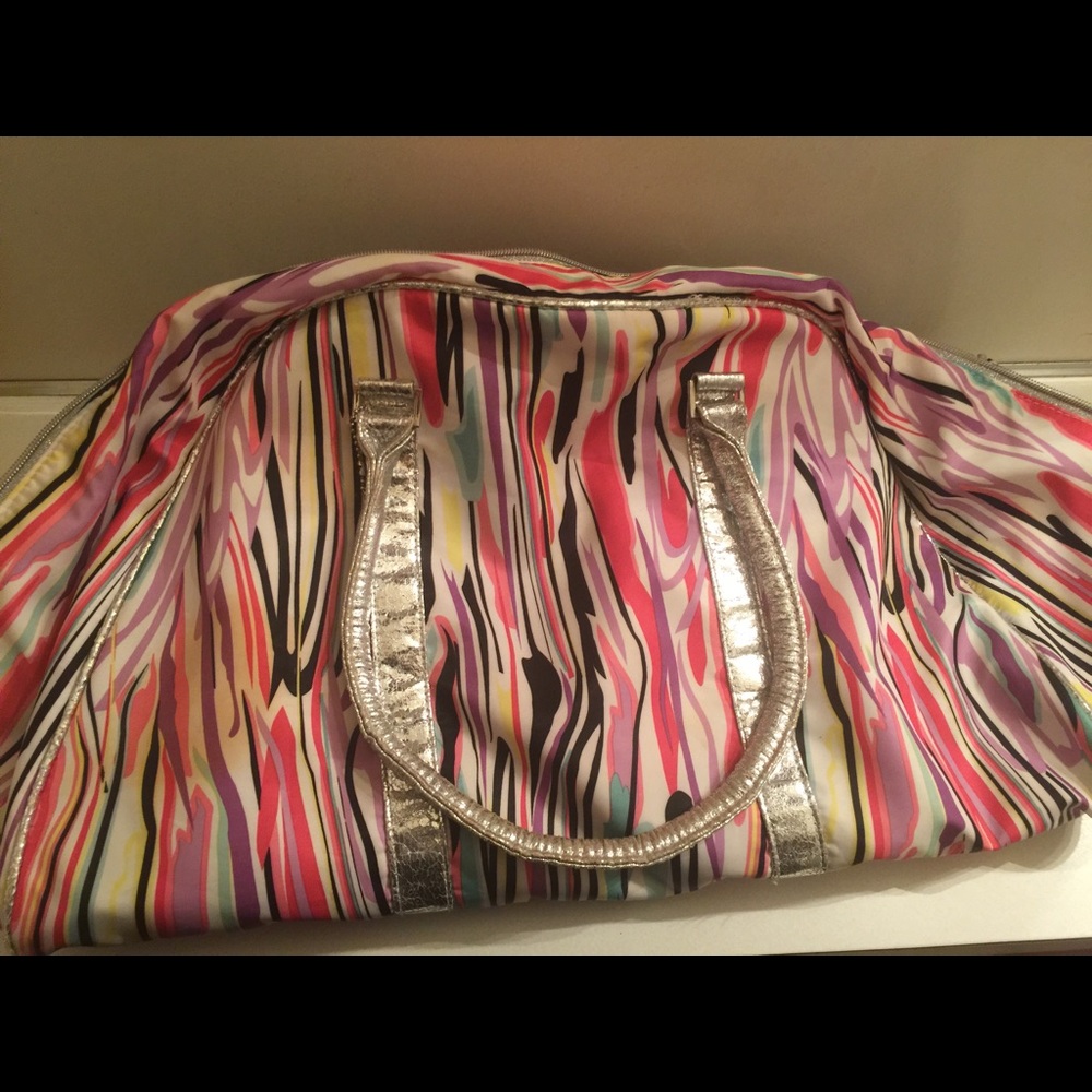 Duffle bag. Colorful. Excellent condition.