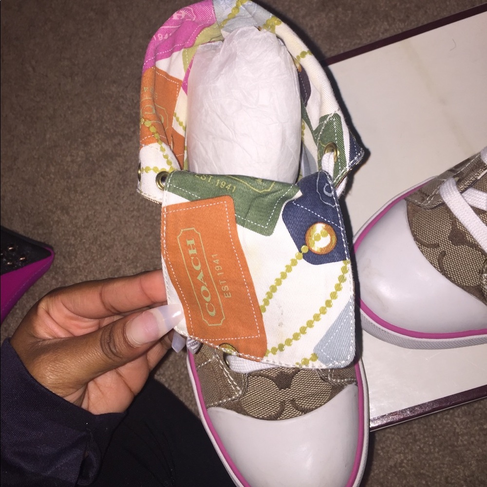 Super Cute Coach Sneakers!! Spring/summer - Picture 4 of 8