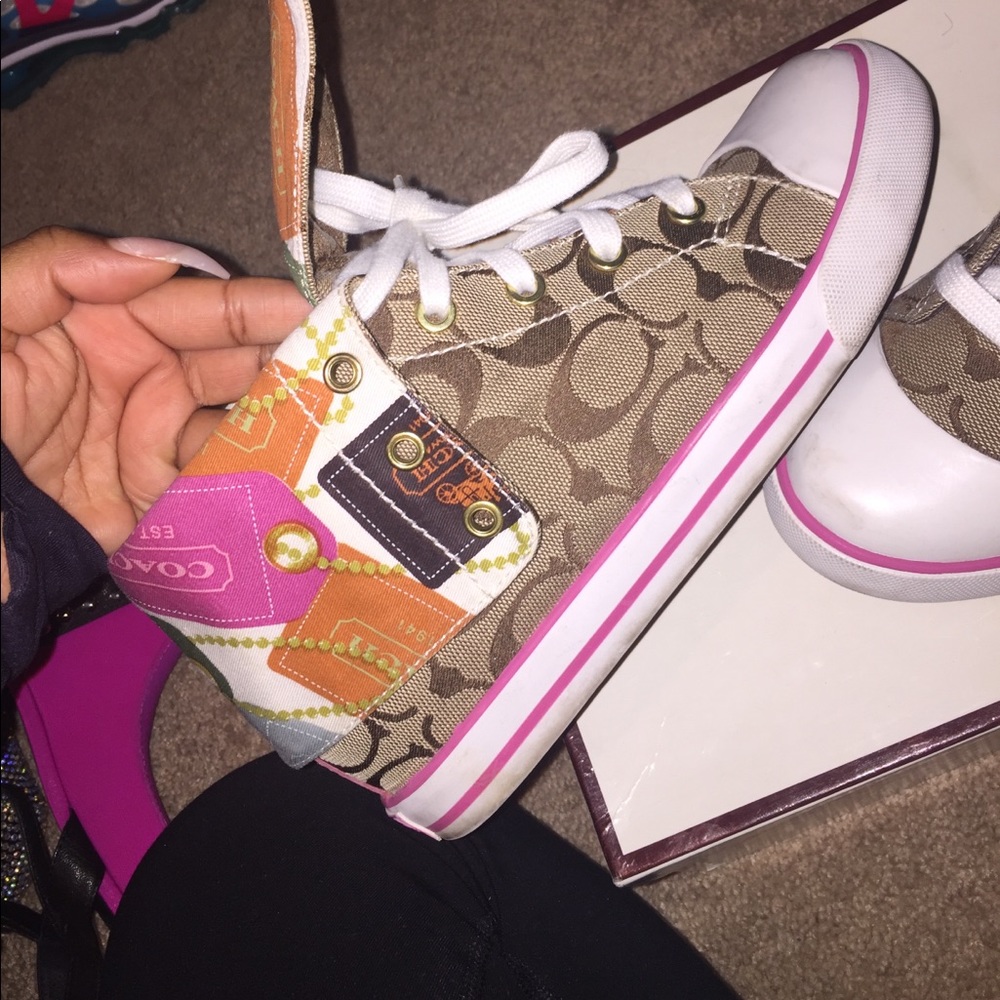 Super Cute Coach Sneakers!! Spring/summer - Picture 5 of 8
