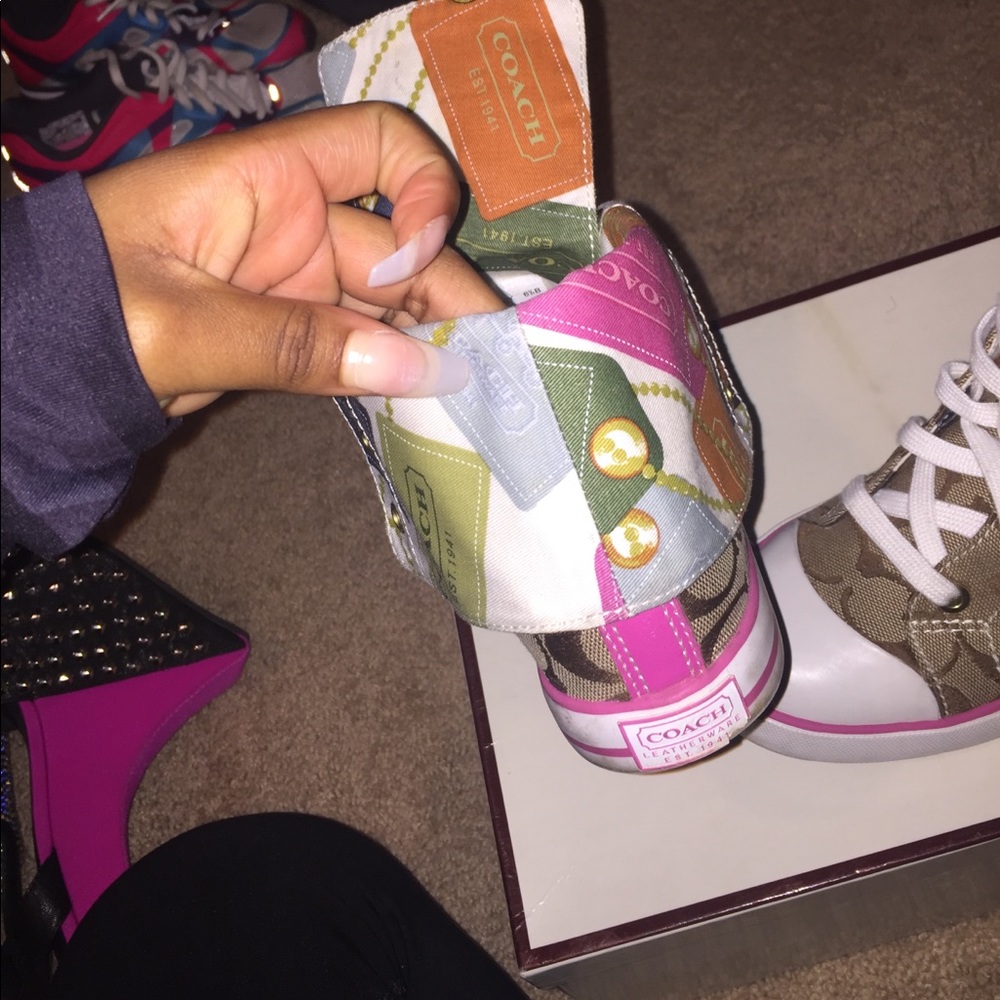 Super Cute Coach Sneakers!! Spring/summer - Picture 6 of 8