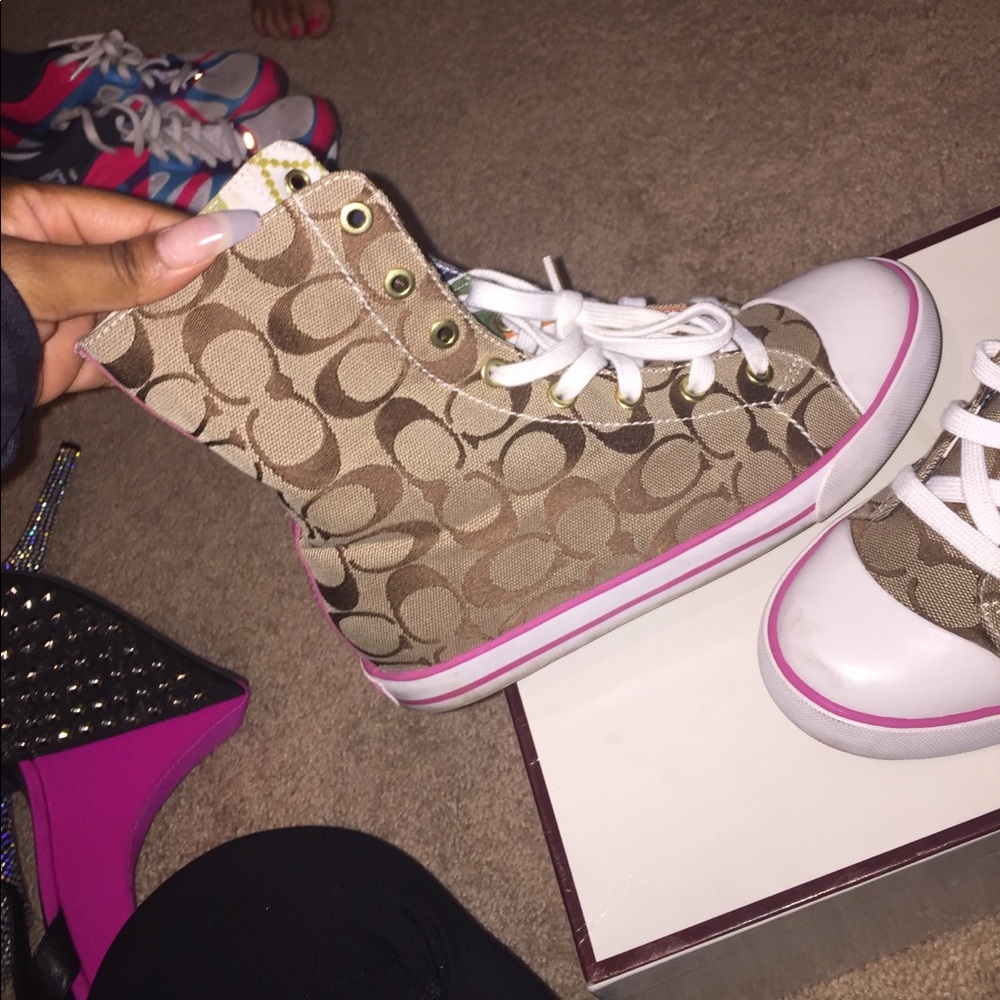 Super Cute Coach Sneakers!! Spring/summer - Picture 8 of 8