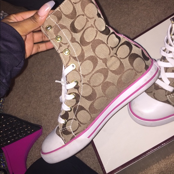 Super Cute Coach Sneakers!! Spring/summer - Picture 7 of 8