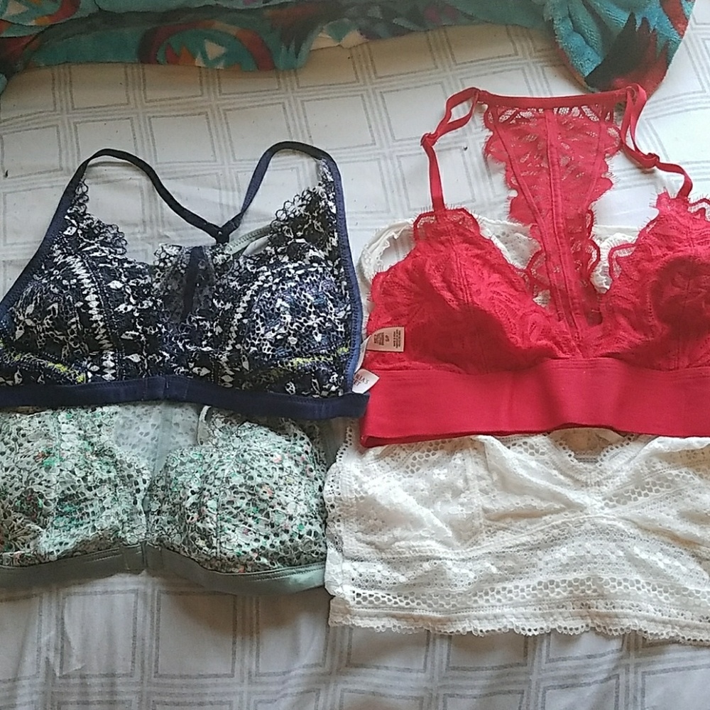 Victoria secret braletts.