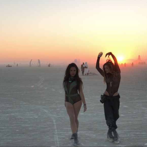 Meet your Posher, Danielle - Picture 2 of 3