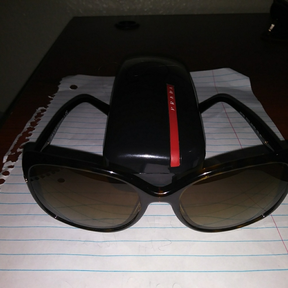 Prada sun glasses spr 080 2au6s1