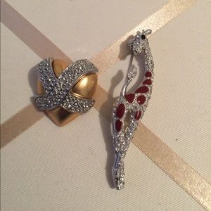 A set of brooches heart and giraffe