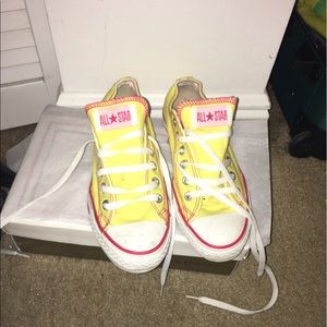 Yellow Low top converse with pink detail
