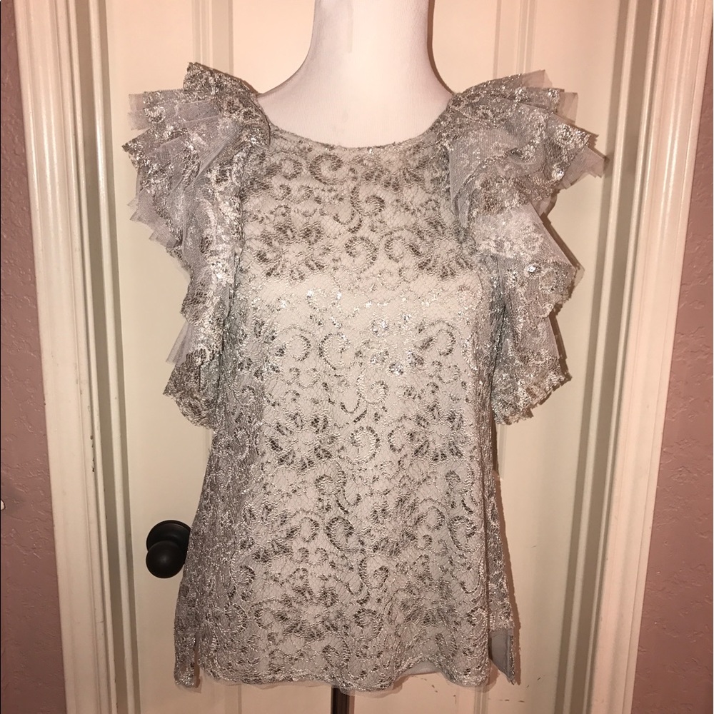Beautiful BCBG Maxaxria top!!