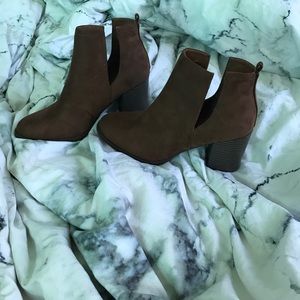 BRAND NEW BROWN BOOTIES