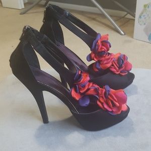 Good condition heel shoes