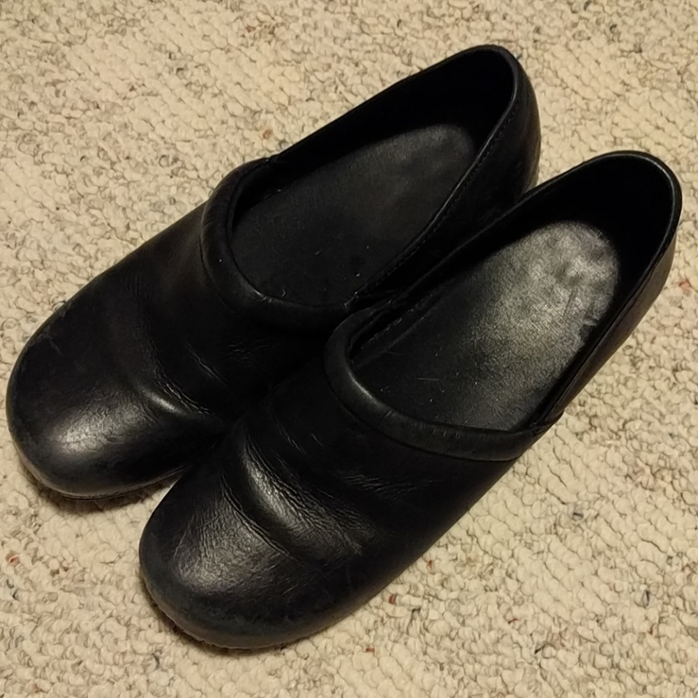 SALE: 11 Black leather clog